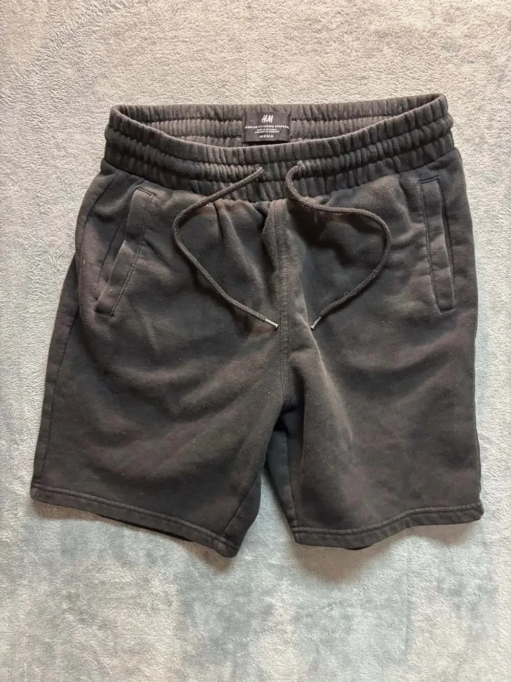 H&M Men's Regular Fit Sweat Shorts in Black
